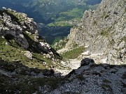 84 Scendendo nel canalone lo scosceso impegnativo Sentiero dell'Amicizia